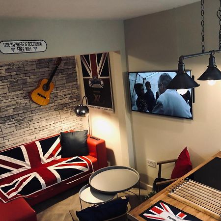 3 Double Bed Brittania Styled Central Home Near Lfc Sleeps 6 With Free Business Super Fast Fibre Broadband Liverpool Ngoại thất bức ảnh
